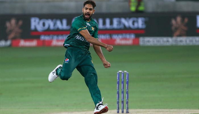 Pakistans Haris Rauf celebrates after dismissing Sri Lanka´s Wanindu Hasaranga during the Asia Cup Twenty20 international cricket final match between Pakistan and Sri Lanka at the Dubai International Cricket Stadium in Dubai on September 11, 2022. — AFP
