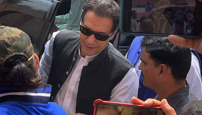 Pakistan´s former prime minister Imran Khan (C) arrives to appear before the Anti-Terrorism Court in Islamabad on September 12, 2022. — AFP