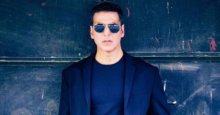 Akshay Kumar pens downs a heartfelt note for hairdresser Milan Jadhav Akshay Kumar pens downs a heartfelt note for hairdresser Milan Jadhav