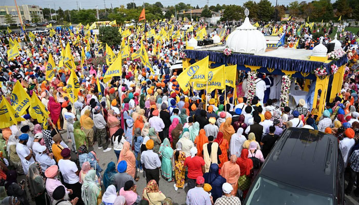 Thousands of Sikhs gather at Sri Guru Granth Sahib Parkash Purab, Malton, Canada to perform Ardas prayer in support of Khalistan Referendum in Toronto. — Photo by author