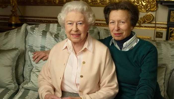 Unia fiică a reginei, Anne, îi aduce un omagiu celei mai dragi mame