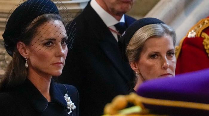 Kate Middleton wears Queen’s brooch in sweet mark of respect