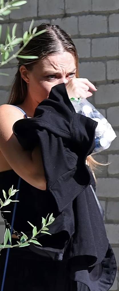 Margot Robbie in tears while leaving Cara Delevingne’s house sparks health concern