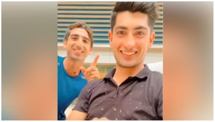 Image showing Shahnawaz Dahani (L) and Naseem Shah smiling at the camera. — Twitter