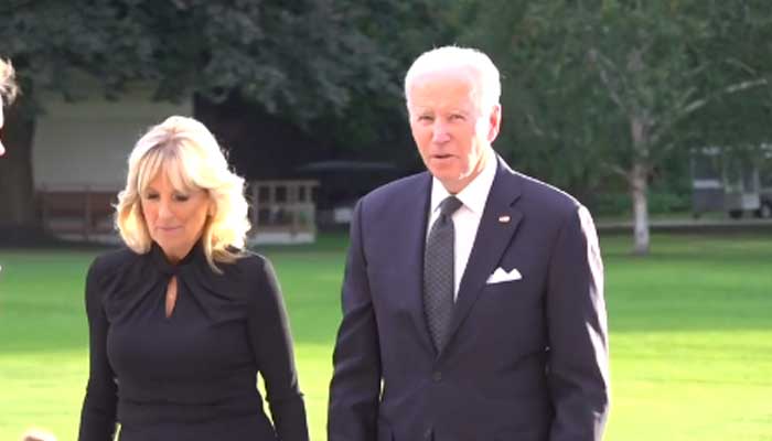 Joe Biden dan Emmanuel Macron memberi penghormatan kepada Ratu Elizabeth: Inggris diam