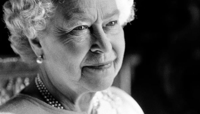 Live feed: Queen Elizabeth’s coffin makes rounds to final destination