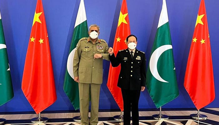Chief of Army Staff (COAS) General Qamar Javed Bajwa (L) and Chinese defence minister General Wei Fenghe. — Radio Pakistan