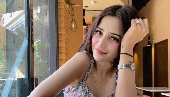 Aima Baig finally speaks up over cheating allegations on ex-fiance Shahbaz Shigri