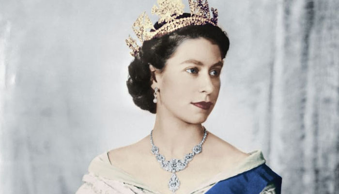 Queen’s unseen photo gives a rare look at Her Majesty’s ‘scribbled’ handwriting
