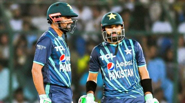 Pakistan become first T20I team to chase 200-run target without losing wicket