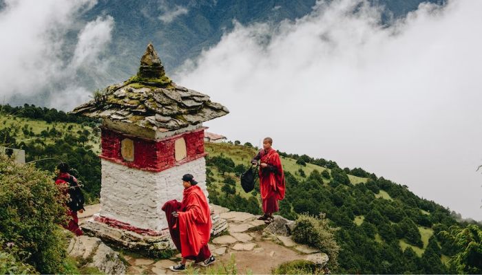 Bhutan menyambut kembali turis setelah COVID dengan madu, kunyit, dan kartu SIM