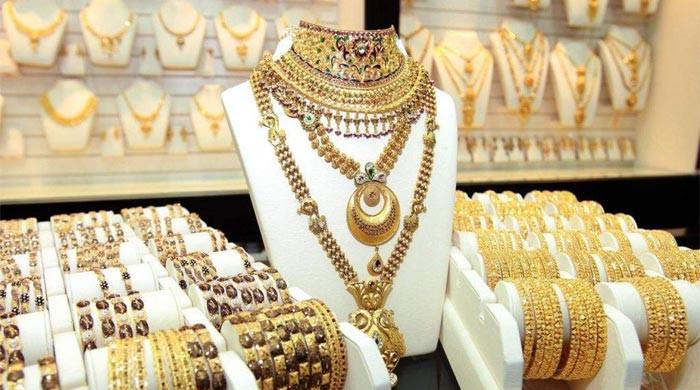 Gold extends losses to third day, price plunges Rs3,750 per tola in Pakistan