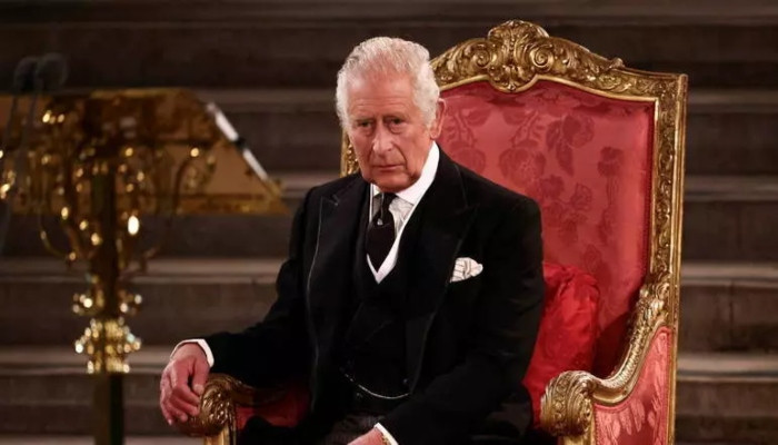 Król Karol przeżył żenujący moment podczas pogrzebu królowej, szczegóły w środku