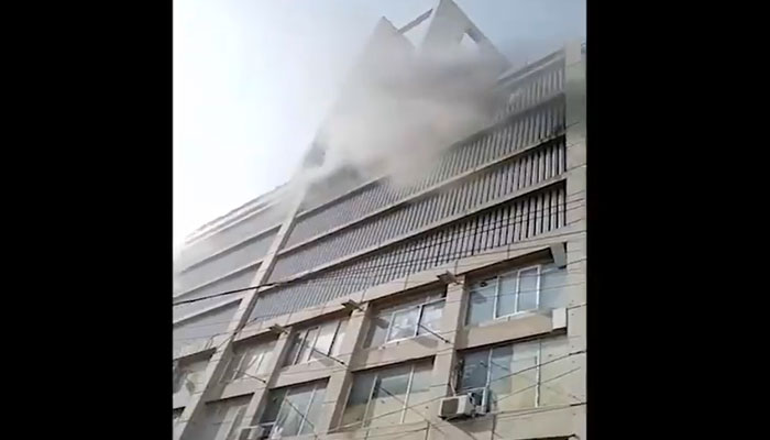 Kebakaran terjadi di pusat bisnis IT terkenal di Karachi