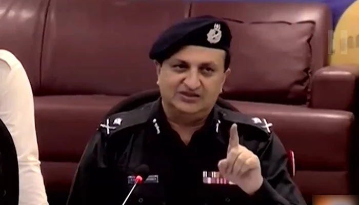 Karachi police chief Javed Alam Odho speaks to journalists at the Karachi Chamber of Commerce and Industries in Karachi, on September 17, 2022. — Screengrab via Geo News