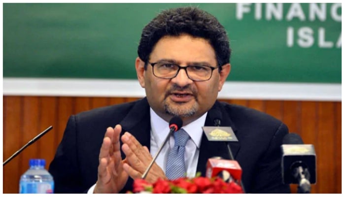 Former finance minister Miftah Ismail addressing a gathering. — AFP/ File