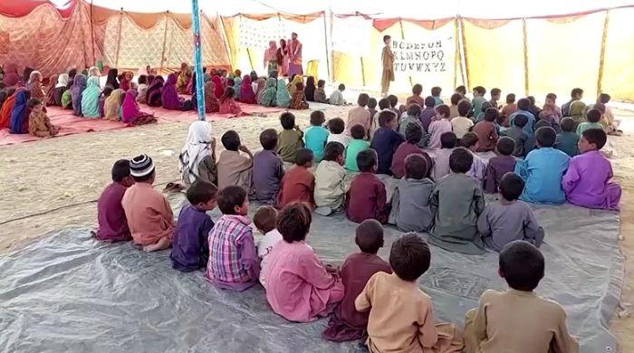 Pakistani NGO brings the classroom to children at flood relief camp