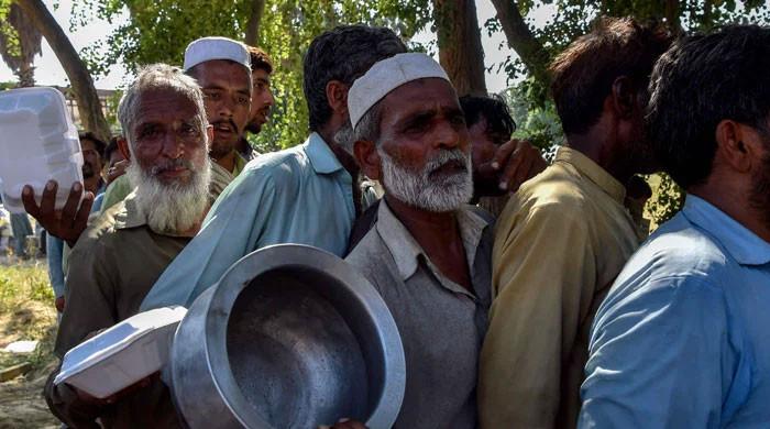 Fact-check: JUI-F politician is not taking back money from flood survivors