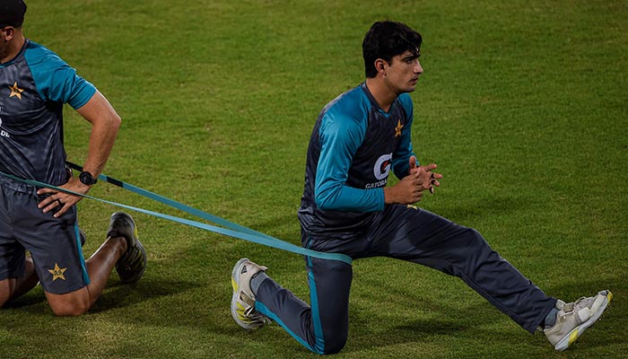 Pakistans Naseem Shah (R) takes part in a training session ahead of the fourth Twenty20 international cricket match against England at the National Cricket Stadium in Karachi on September 24, 2022. — AFP