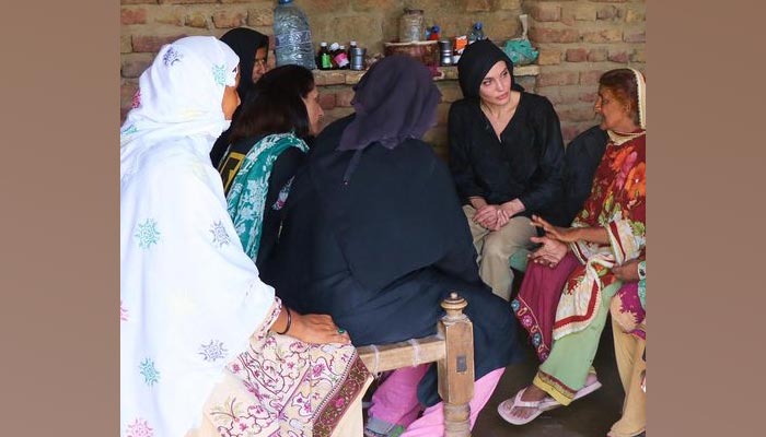International humanitarian and Hollywood actor Angelina Jolie can be seen listening to the grievances of the flood affectees in Sindh. β Instagram/angelinajolie