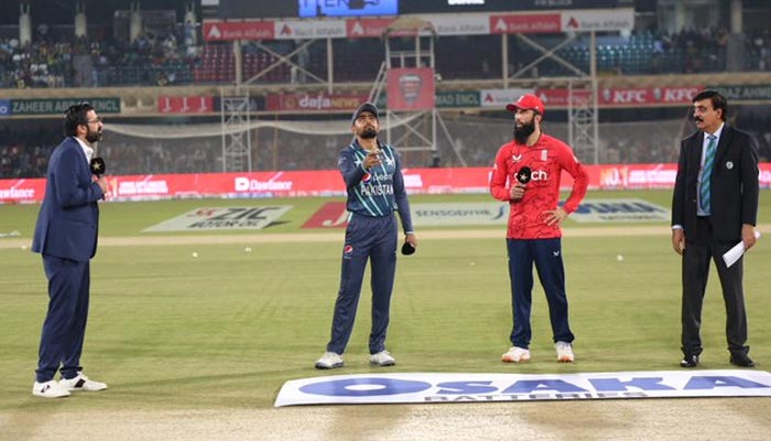 Inggris menang lemparan, menempatkan Pakisan untuk memukul pertama di T20I keenam