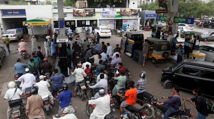 Petrol price in Pakistan expected to decrease by over Rs7/litre
