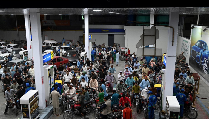 Motorists wait to fill their vehicles tanks at a petrol station in Islamabad on June 2, 2022, following an increase of petroleum prices by the government. — AFP/File