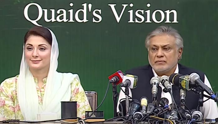 PML-N Vice President Maryam Nawaz (L) and Finance Minister Ishaq Dar address a press conference along with other PML-N leaders. — Screengrab PTV News