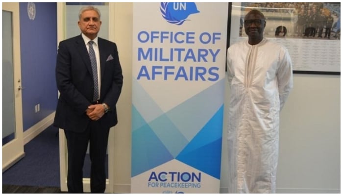 Chief of Army Staff Gen Qamar Javed Bajwa (L) stands next to United Nations Military Adviser Gen Birame Diop in New York, United States. — ISPR