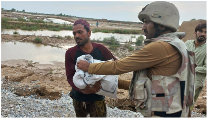 Armed forces provide rations to people in flood-affected areas. — ISPR