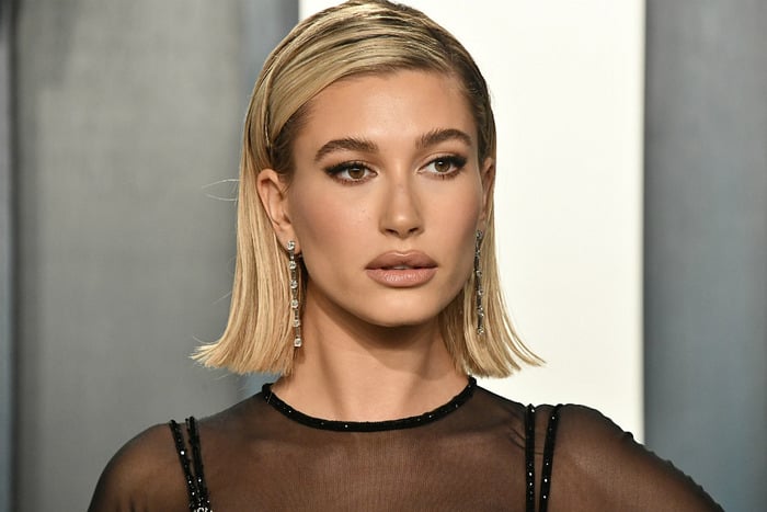 Hailey Bieber wants to attack paparazzi cars with a baseball bat