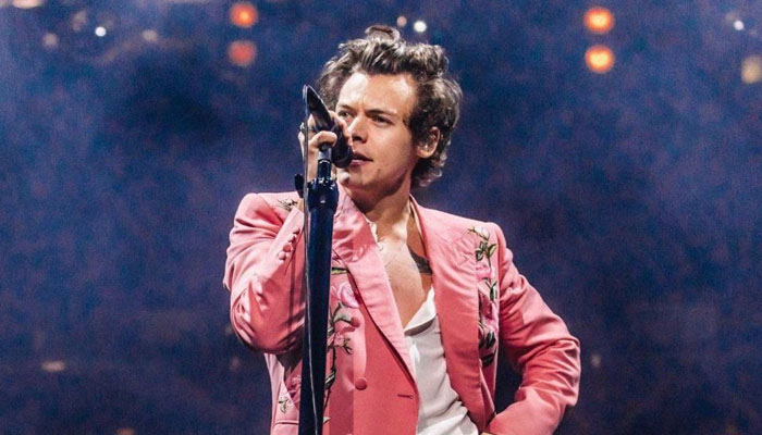Harry Styles flashes ‘Beto for Texas’ sticker on his guitar during Austin gig