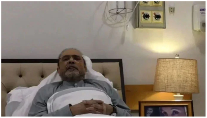 Former president and PPP Co-chairman Asif Ali Zardari lying on a bed. — Twitter