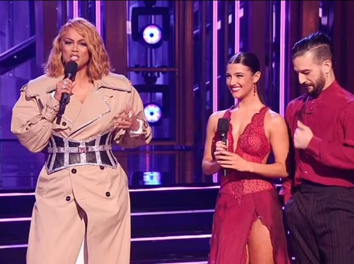 DWTS: Kourtney Kardashian, Travis Barker and Landon cheer on Charli DAmelio