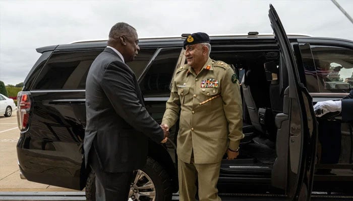 US Secretary of Defence Lloyd Austin welcoming Chief of the Army Staff General Qamar Javed Bajwa at the Pentagon. —Lloyd Austin/Twitter