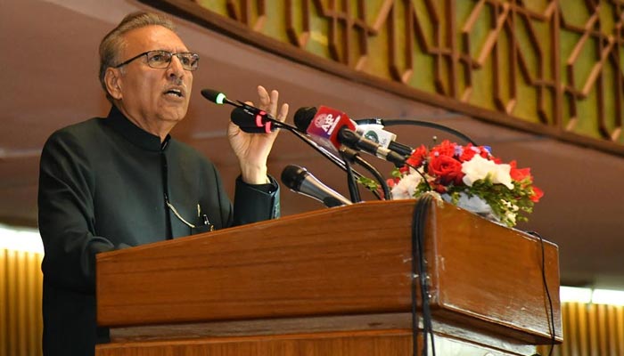 President Arif Alvi addresses a joint session of the Parliament to mark the beginning of the last parliamentary year of the current National Assembly on October 6, 2022. — Twitter/@NAofPakistan