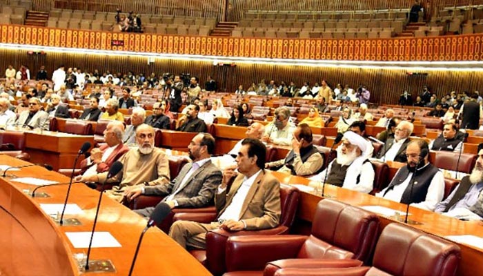 President Dr Arif Alvi addressing a joint sitting of the Parliament. — PID