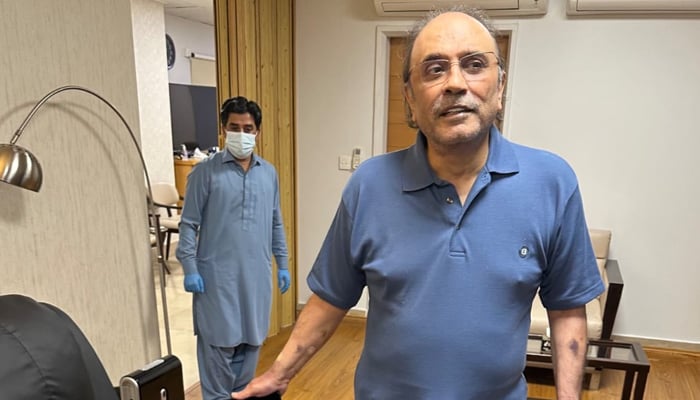 PPP Co-chairman Asif Ali Zardari at Bilawal House in Karachi after being discharged from the hospital, on October 9, 2022. — Twitter/faziljamili