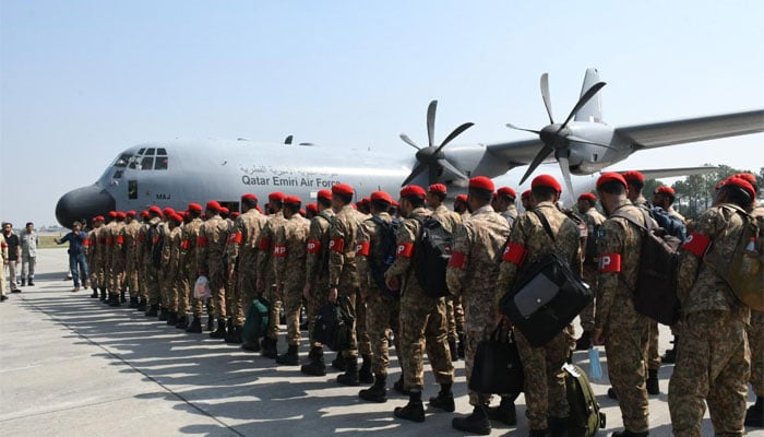 Pakistan Army troops are about to board a Qatari air force aircraft. — Radio Pakistan