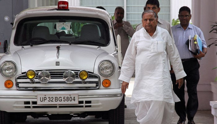 Indias Samajwadi Party chief Mulayam Singh Yadav walks next to his official government car at his residence in Lucknow, northern India, September 28, 2012. — Reuters/File