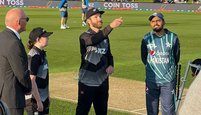Pakistan menetapkan target 131-lari untuk Selandia Baru di T20 ke-4