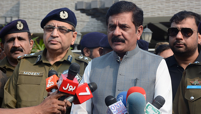 PTI leader Hashim Dogar speaks to journalists in Faisalabad, on September 11, 2022. — APP