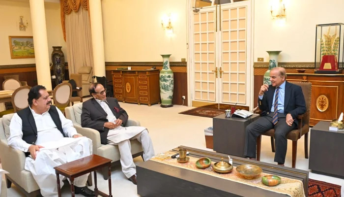 PML-Q leader Chaudhry Shujaat Hussain (second left) gestures during a meeting with Prime Minister Shehbaz Sharif at PM House on October 12, 2022. — PM Office