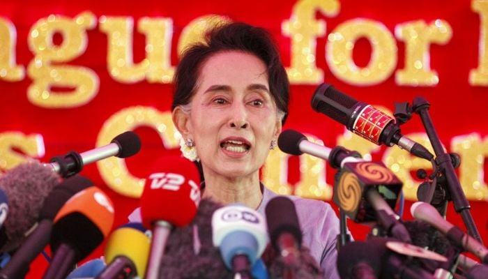 Myanmars National League for Democracy Party leader Aung San Suu Kyi speaks to media about the upcoming general elections, during a news conference at her home in Yangon November 5, 2015.— Reuters