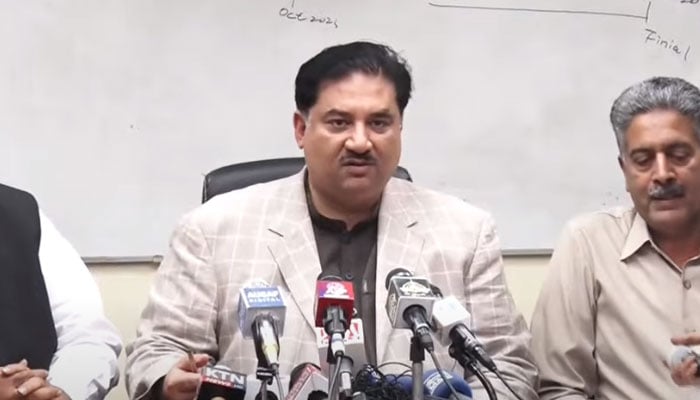 Energy Minister Khurram Dastagir Khan addressing a press conference on the countrywide power breakdown. — Screengrab/PTV News