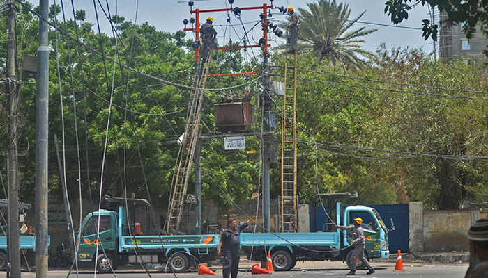 Sistem transmisi listrik ‘sepenuhnya dipulihkan’, kata kementerian, setelah kerusakan besar