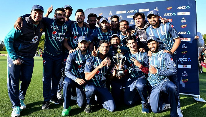Pakistan players pose with the trophy. Couretsy PCB