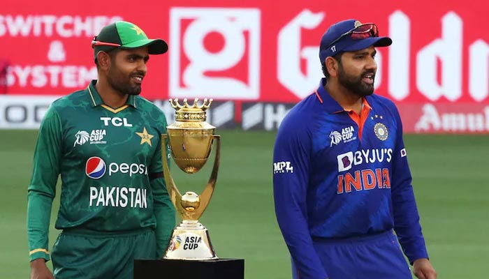 Pakistan skipper Babar Azam (L) and Indian captain Rohit Sharma. — Reuters/File