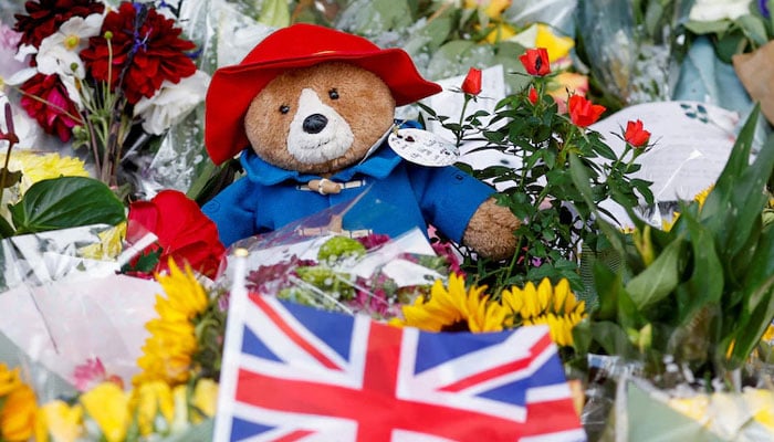 Paddingtons left in tribute to Queen Elizabeth donated to kid’s charity