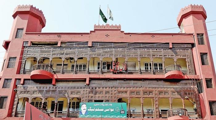 Sheikh Rasheed served notice to vacate Lal Haveli Sheikh Rasheed served notice to vacate Lal Haveli